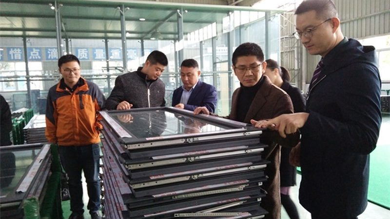 尽管门窗安装资质与安全生产许可证都与安全相关，但两者之间存在明显区别：
